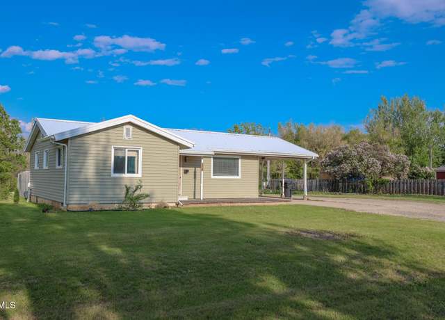 Property at 5218 1st Ave W, Williston, ND 58801, 3 beds, 1 bath