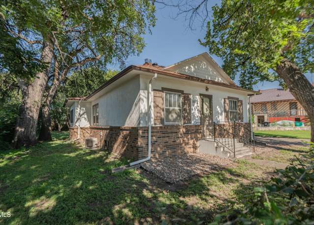 Property at 102 West Custer Park St, Bismarck, ND 58501, 3 beds, 3 baths