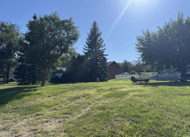 Property at 509 2nd St NW, Watford City, ND 58854