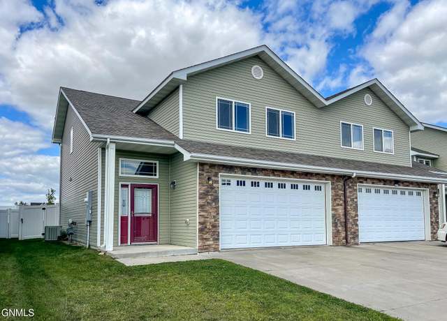 Property at 2310 14th St NW, Minot, ND 58703, 3 beds, 2.5 baths