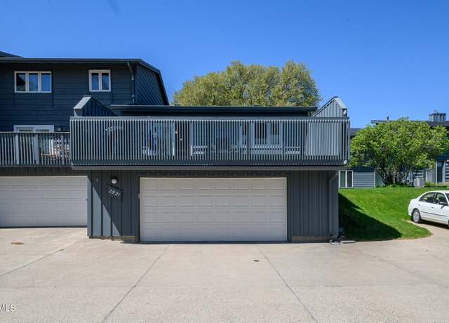 Property at 2921 Winnipeg Dr, Bismarck, ND 58503, 2 beds, 1.5 baths