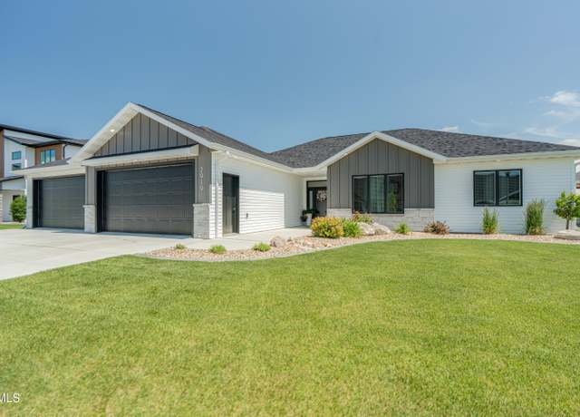 Property at 2919 Peach Tree Dr, Bismarck, ND 58504, 3 beds, 2 baths