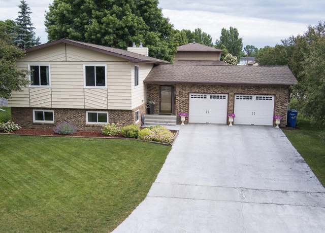 Property at 100 9th St NW, Beulah, ND 58523, 3 beds, 2.5 baths