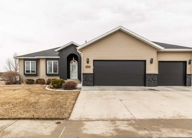 Property at 5005 Mellowsun Dr, Bismarck, ND 58503, 5 beds, 4 baths