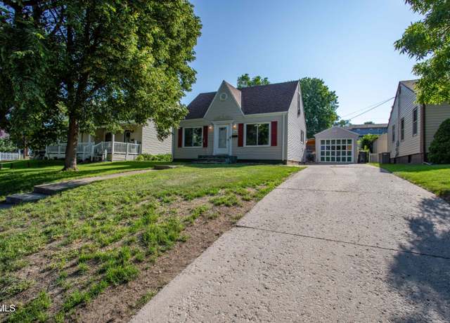 Property at 708 4th Ave NW, Mandan, ND 58554, 2 beds, 1 bath