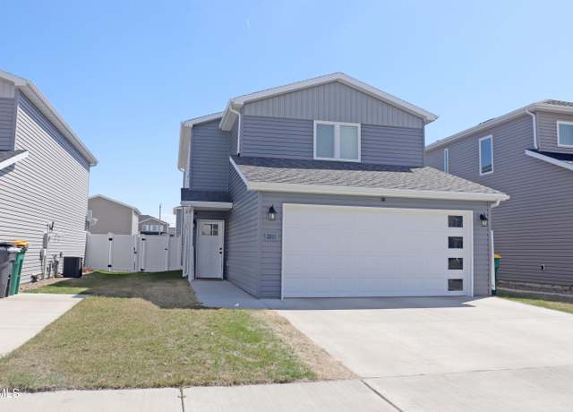 Property at 3515 Amity Cir, Mandan, ND 58554, 3 beds, 2.5 baths