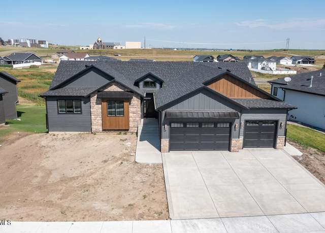 Property at 5323 Mica Dr, Bismarck, ND 58503, 5 beds, 3 baths