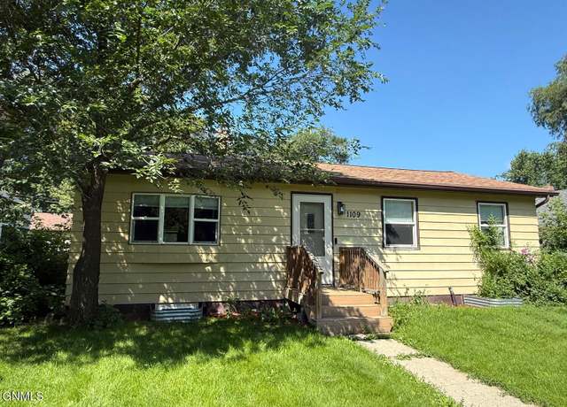 Property at 1109 1st Ave N, Jamestown, ND 58401, 3 beds, 1.5 baths