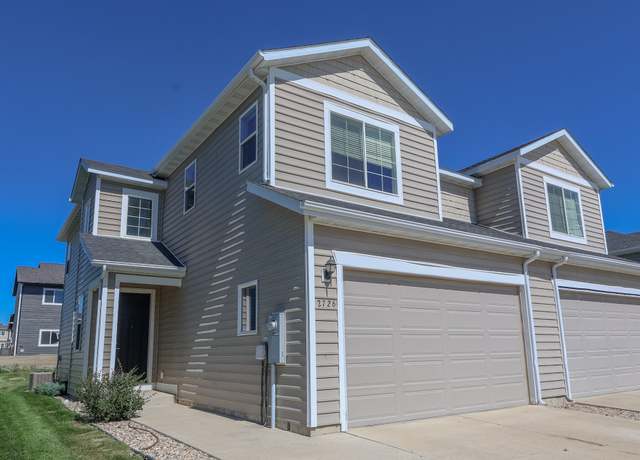 Property at 2726 28th St W, Williston, ND 58801, 3 beds, 2.5 baths