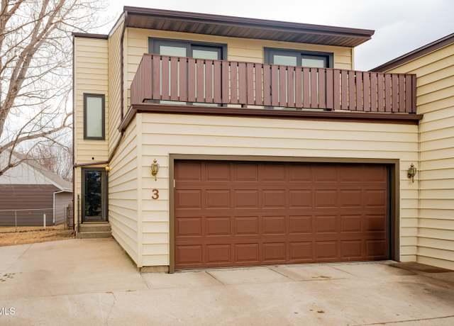 Property at 1917 E Capital Ave, Bismarck, ND 58501, 4 beds, 2.5 baths