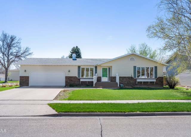 Property at 401 Reno Ave, Bismarck, ND 58504, 5 beds, 2 baths