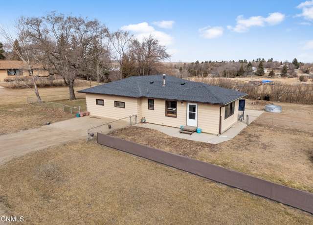 Property at 310 27th St N, Mandan, ND 58554, 3 beds, 1 bath