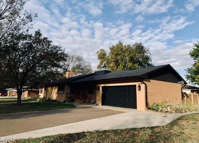 Property at 1700 Elmwood Pl, Jamestown, ND 58401, 6 beds, 3.5 baths