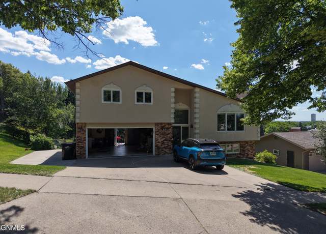 Property at 2421 Laforest Ave, Bismarck, ND 58501, 3 beds, 2.5 baths