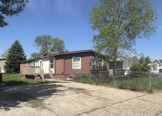 Property at 1309 8th Ave SE, Mandan, ND 58554, 4 beds, 3 baths