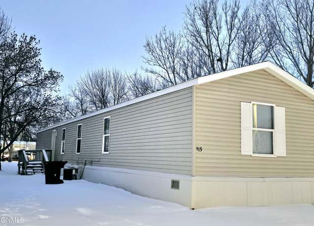 Property at 915 6th Ave NW, Williston, ND 58801, 3 beds, 2 baths