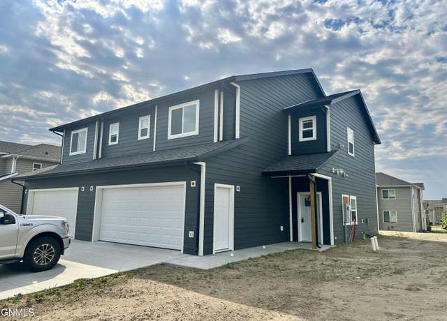 Property at 2725 29th St W, Williston, ND 58801, 3 beds, 2.5 baths