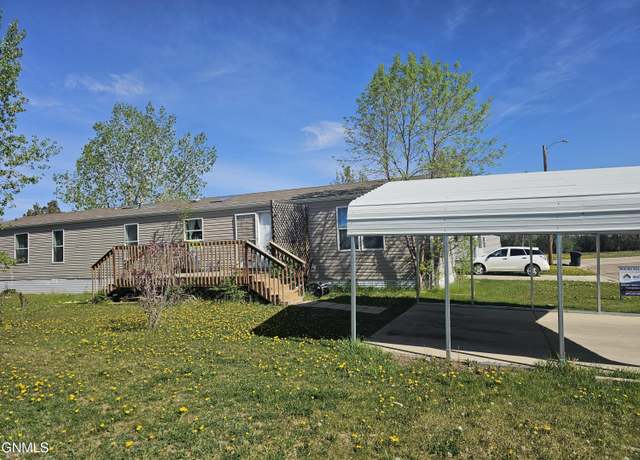 Property at 2717 11th Ave W, Williston, ND 58801, 3 beds, 1 bath