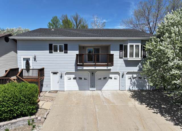 Property at 938 Columbine Ln, Bismarck, ND 58501, 4 beds, 3 baths