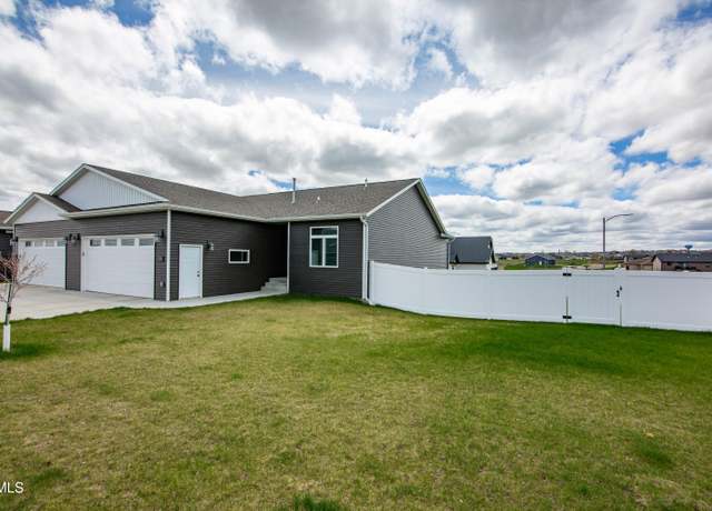 Property at 705 Calvert Dr, Bismarck, ND 58503, 3 beds, 3 baths