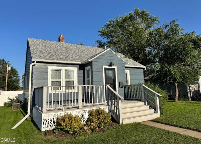 Property at 716 3rd Ave W, Williston, ND 58801, 2 beds, 2 baths