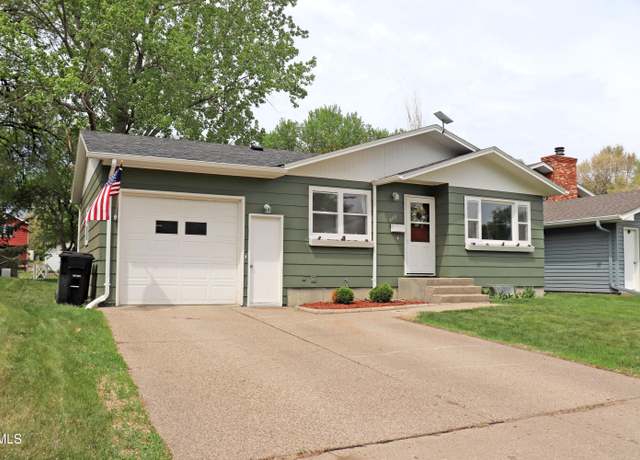 Property at 620 18th St N, Bismarck, ND 58501, 4 beds, 1 bath