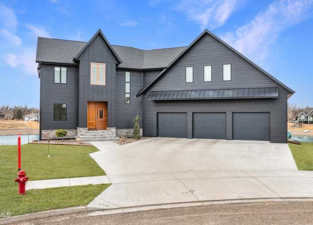 Property at 3826 Neptune Cir, Bismarck, ND 58504, 5 beds, 3.5 baths
