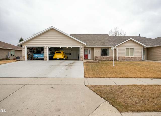 Property at 315 Versailles Ave, Bismarck, ND 58503, 3 beds, 2.5 baths