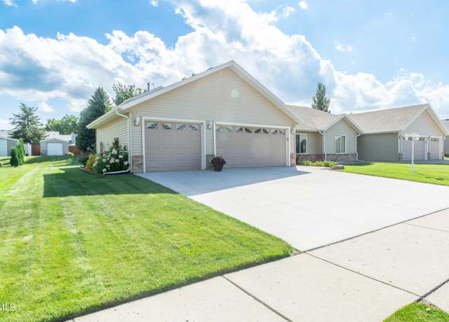 Property at 315 Versailles Ave, Bismarck, ND 58503, 3 beds, 2.5 baths