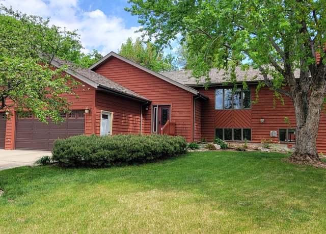 Property at 128 Cherry Ln, Bismarck, ND 58503, 4 beds, 2.5 baths