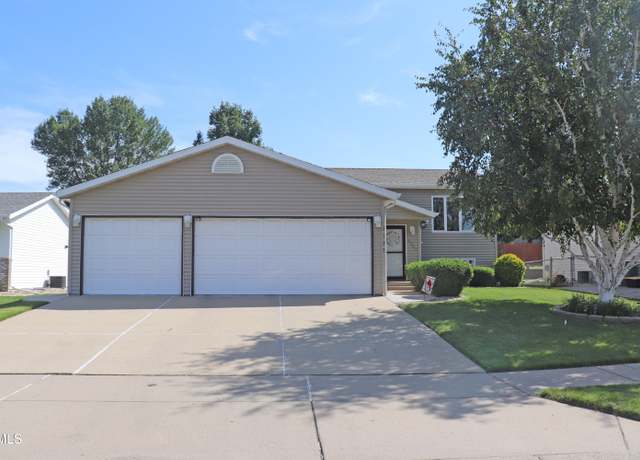 Property at 2727 Lexington Dr, Bismarck, ND 58503, 3 beds, 2 baths