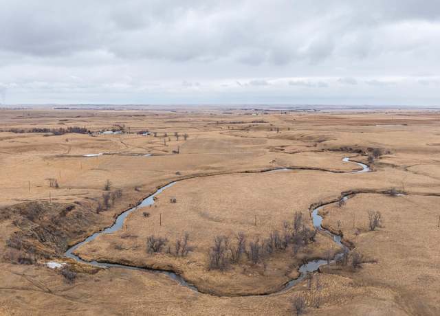 Property at 1402 57th Ave SW, Beulah, ND 58523, 3 beds, 2 baths