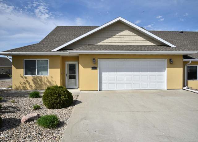 Property at 630 Calgary Ave E, Bismarck, ND 58503, 3 beds, 2.5 baths