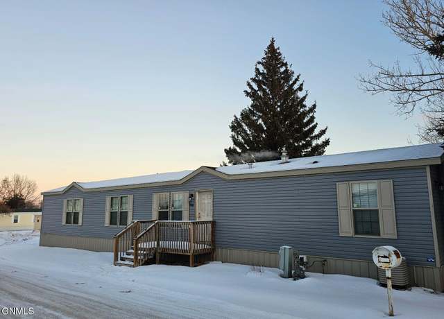 Property at 1916 Sioux St, Williston, ND 58801, 3 beds, 2 baths