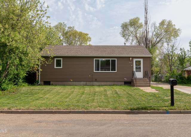 Property at 821 W Sweet Ave, Bismarck, ND 58504, 4 beds, 1.5 baths