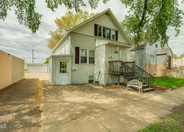 Property at 214 16th St, Bismarck, ND 58501, 6 beds, 3 baths