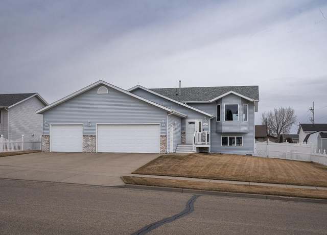 Property at 2520 Hoover Ave, Bismarck, ND 58501, 4 beds, 3 baths