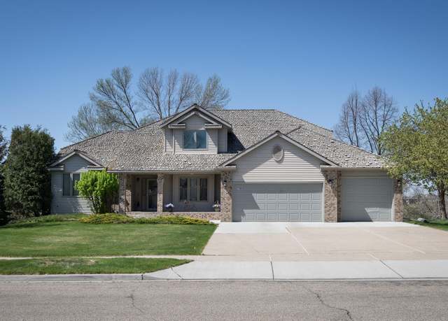Property at 2716 Domino Dr, Bismarck, ND 58503, 5 beds, 3.5 baths