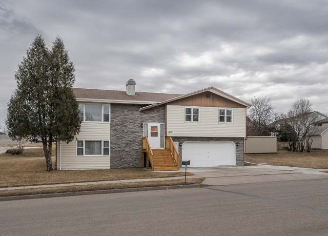 Property at 1839 N 23rd St, Bismarck, ND 58501, 4 beds, 2 baths