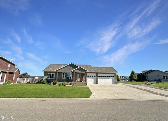 Property at 1548 Creekside Dr W, Williston, ND 58801, 6 beds, 3 baths