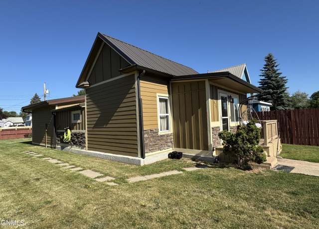 Property at 423 5th Ave W, Williston, ND 58801, 2 beds, 1 bath