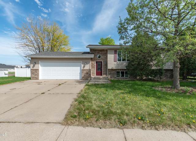 Property at 2953 Warwick Loop, Bismarck, ND 58504, 4 beds, 2 baths