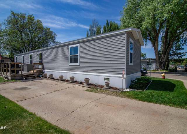 Property at 101 Northwest Dr, Bismarck, ND 58504, 3 beds, 2 baths