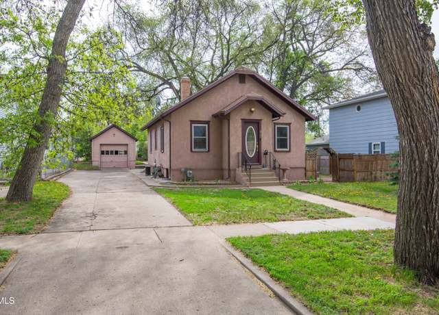 Property at 827 13th St, Bismarck, ND 58501, 3 beds, 2 baths