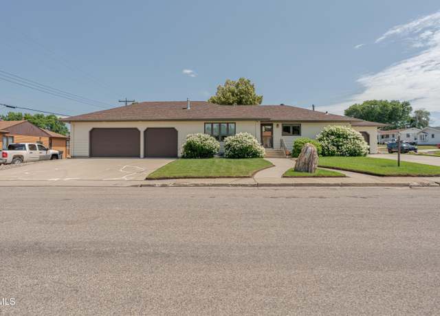 Property at 1200 2nd Ave NW, Mandan, ND 58554, 3 beds, 2 baths