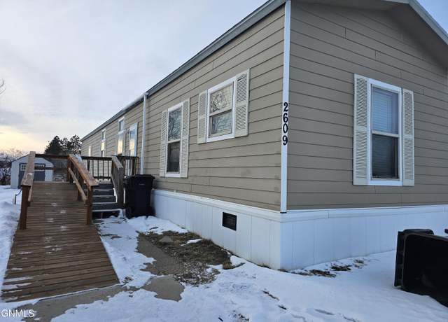 Property at 2609 11th Ave W, Williston, ND 58801, 3 beds, 2 baths