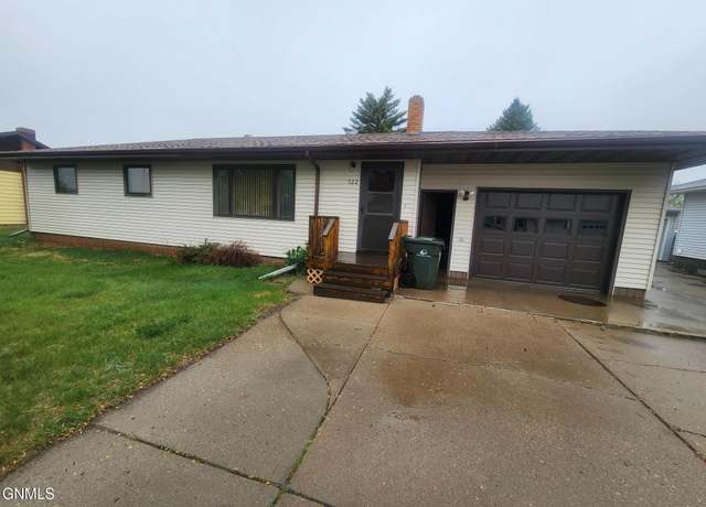 Property at 522 6th Ave NE, Hazen, ND 58545, 4 beds, 2 baths