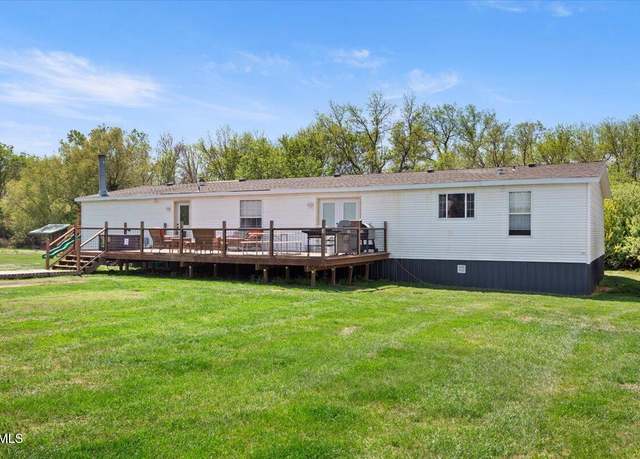 Property at 11592 62nd St NW, Ray, ND 58849, 4 beds, 2 baths