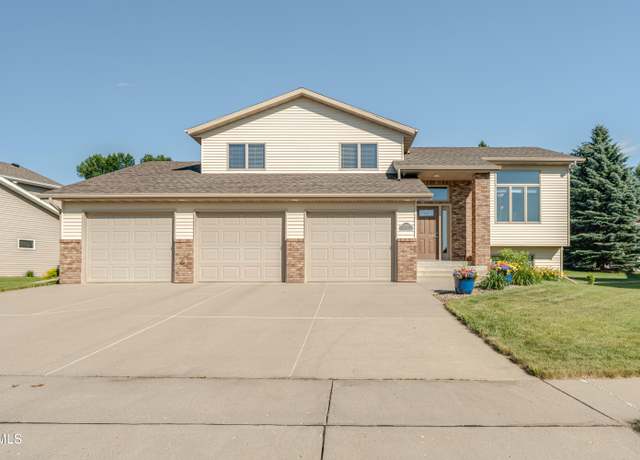 Property at 3019 Cody Dr, Bismarck, ND 58503, 4 beds, 3.5 baths