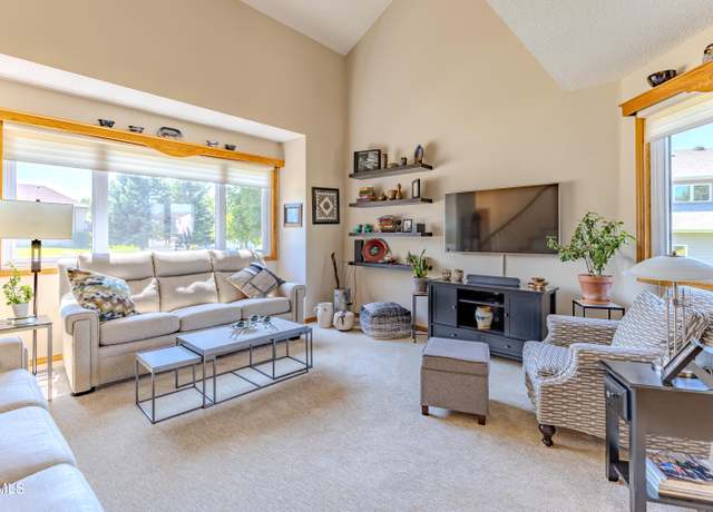 Property at 1626 Canyon Dr, Bismarck, ND 58503, 3 beds, 3.5 baths